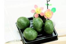 草長鶯飛二月天，拂堤楊柳醉春煙。青團(tuán)美味人人愛，機(jī)器生產(chǎn)高效又衛(wèi)生